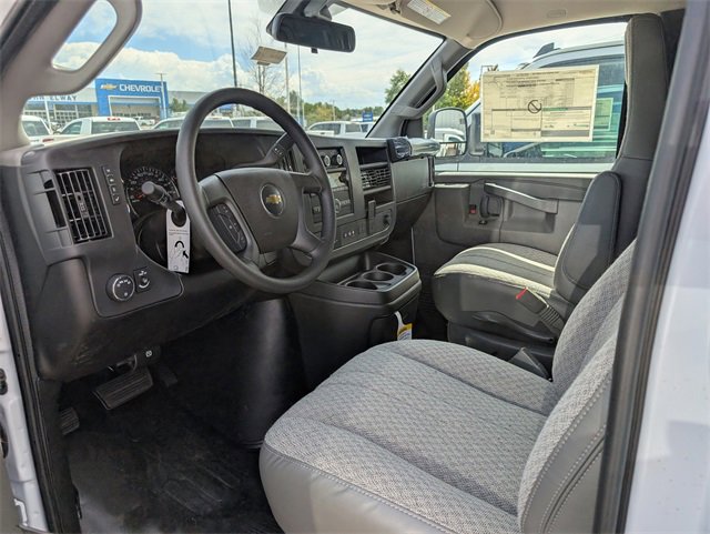 2025 Chevrolet Express Cargo 3500 photo 7