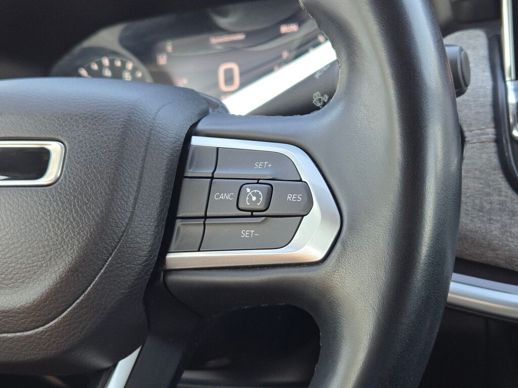 2022 Jeep Compass Latitude Lux photo 28