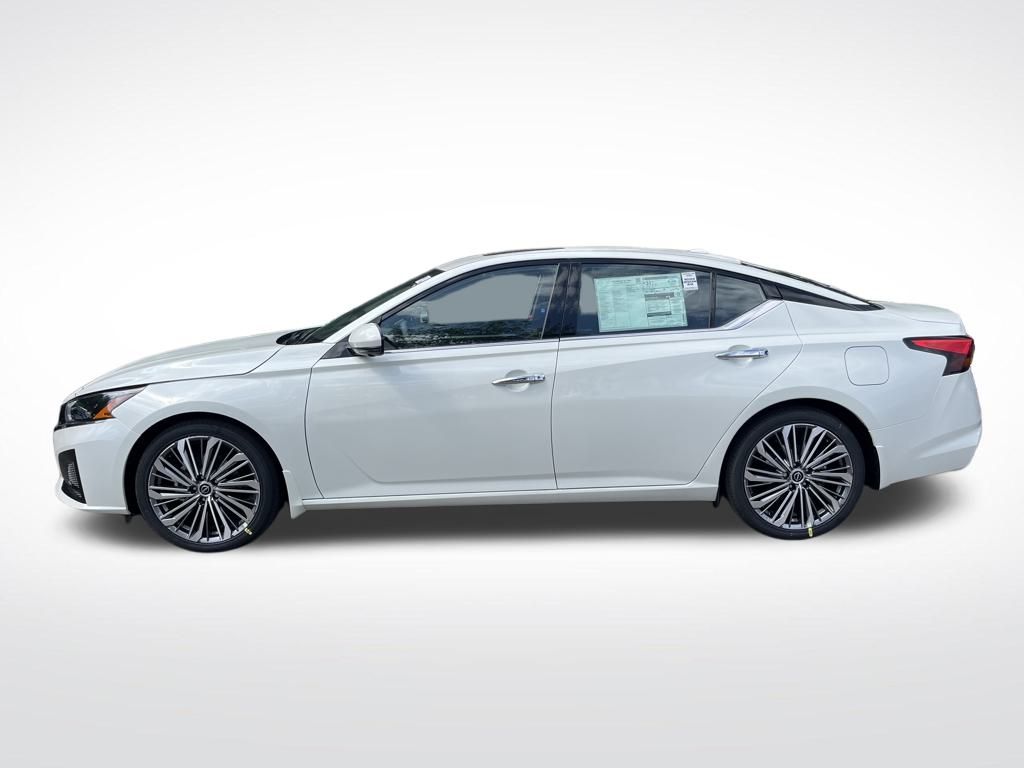 2025 Nissan Altima SL photo 2