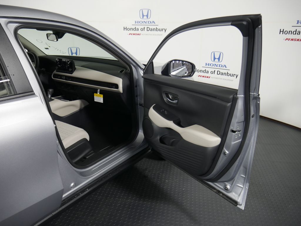2026 Honda HR-V LX photo 7