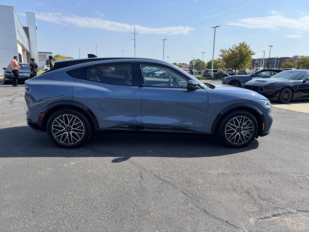 2024 Ford Mustang Mach-E Premium photo 3