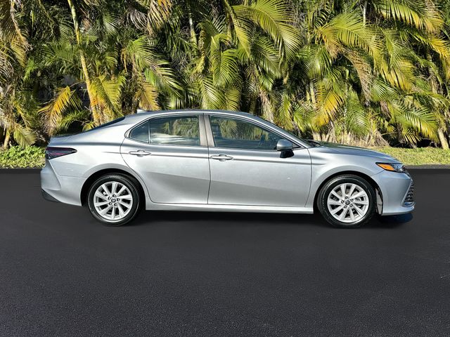 2023 Toyota Camry LE photo 3