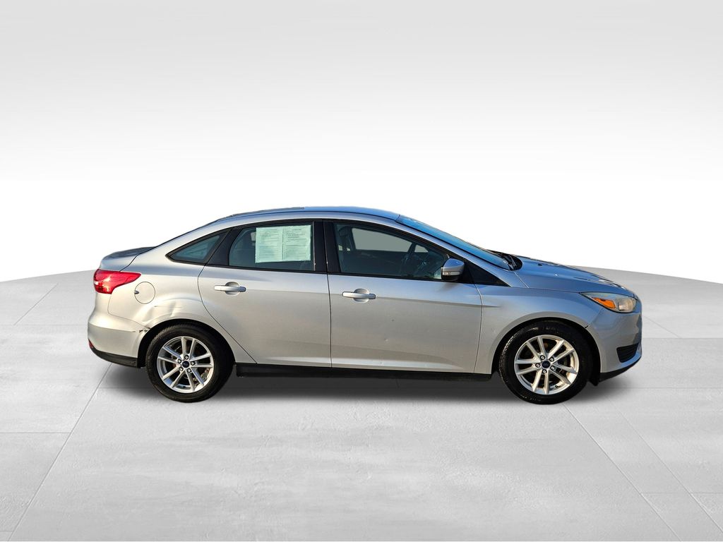 2016 Ford Focus SE photo 4