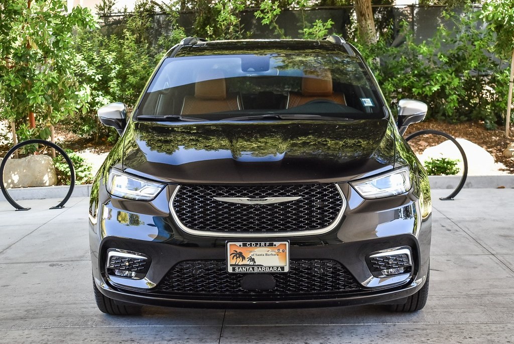 2025 Chrysler Pacifica Pinnacle photo 2