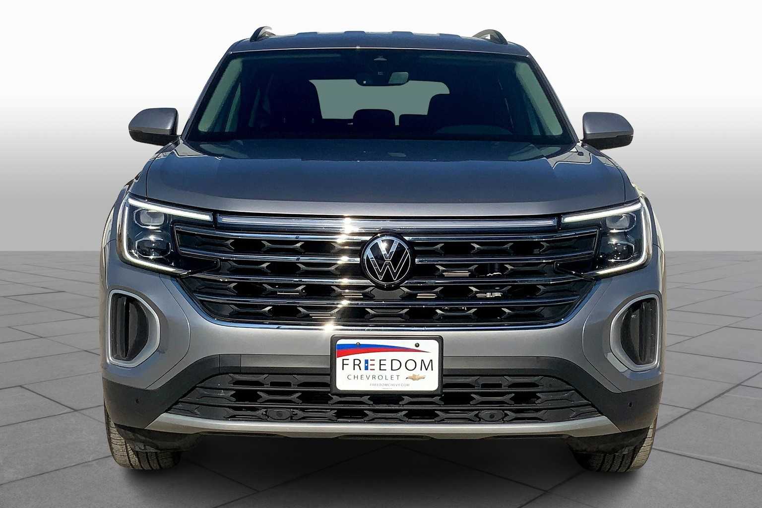 2025 Volkswagen Atlas SE Technology photo 3