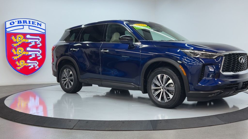 2025 Infiniti QX60 Pure photo 3