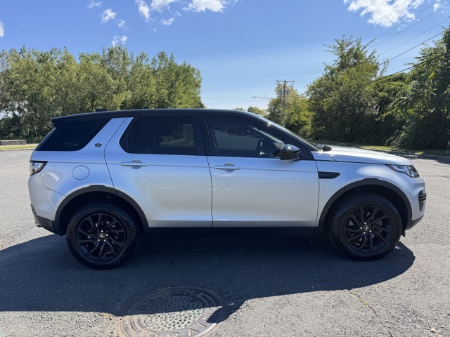 2017 Land Rover Discovery Sport SE photo 6