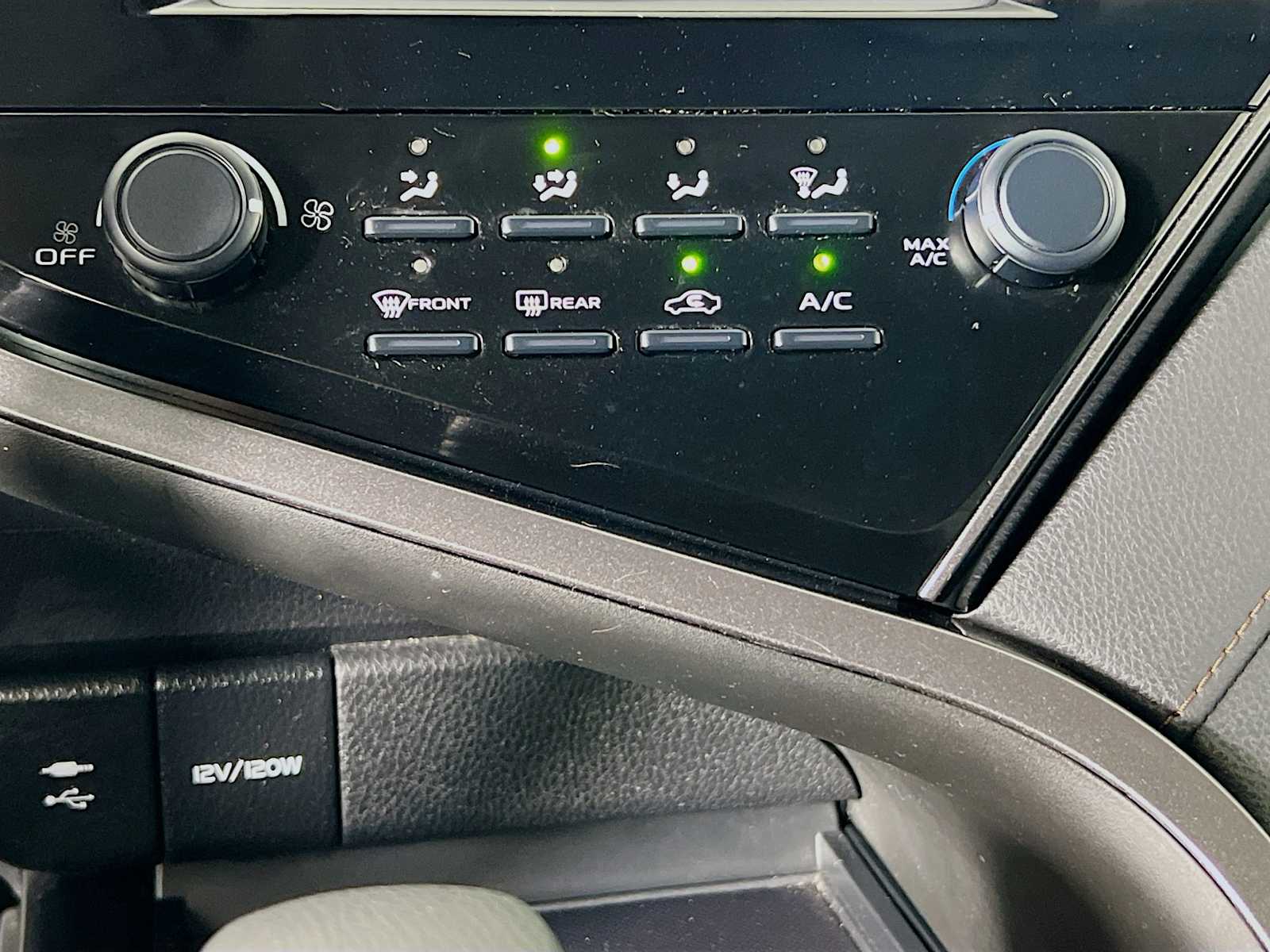 2019 Toyota Camry LE photo 14