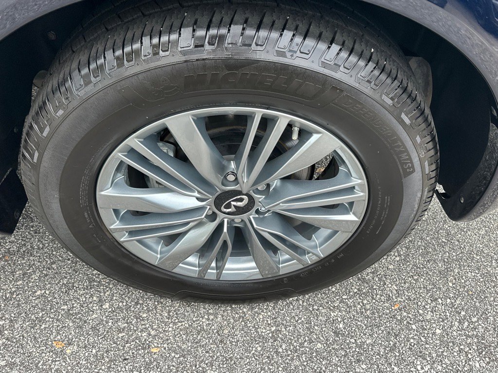 2022 Infiniti QX80 Luxe photo 28