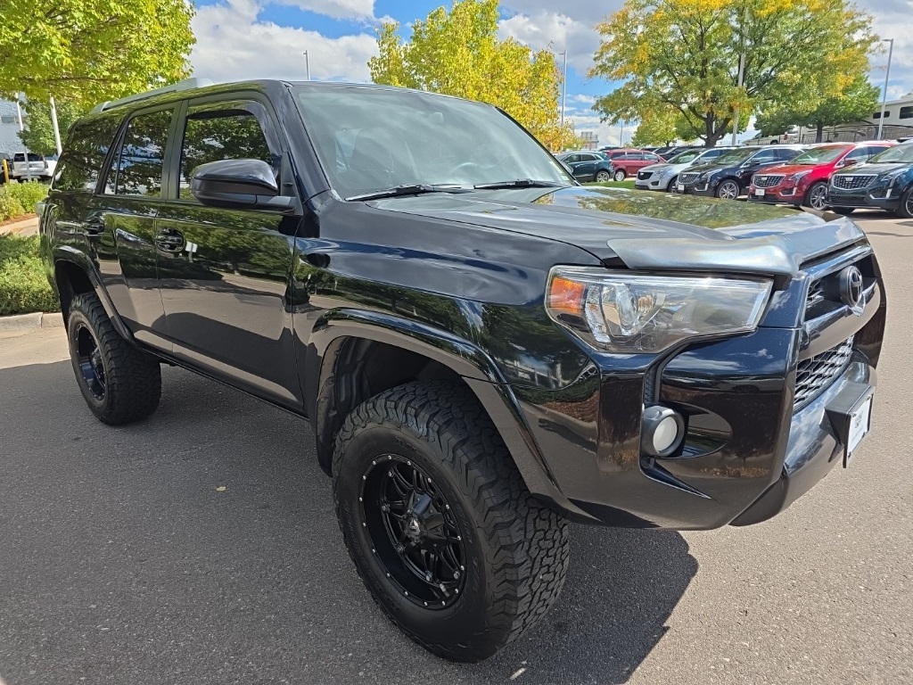2016 Toyota 4Runner SR5 photo 5