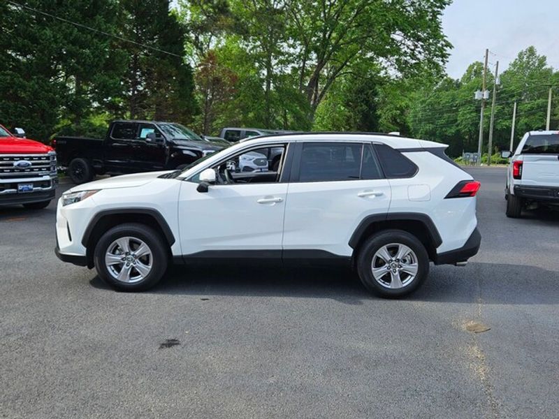 2023 Toyota RAV4 XLE photo 4