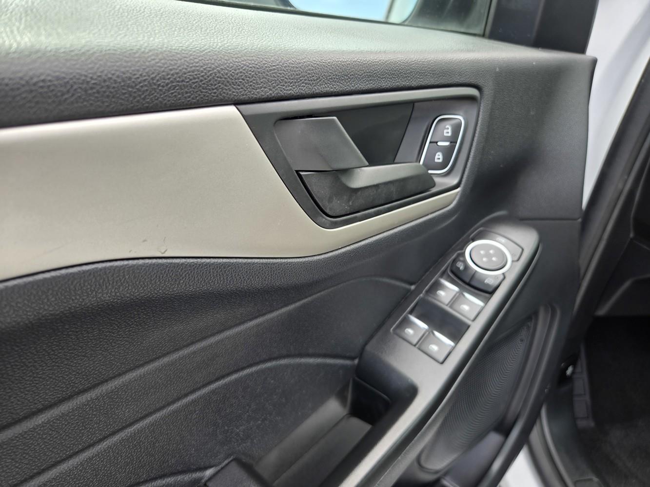 2022 Ford Escape S photo 30