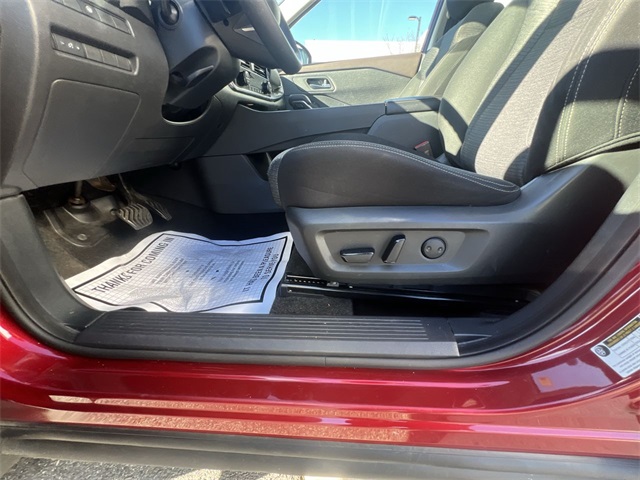 2021 Nissan Rogue SV photo 4