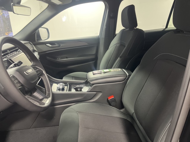 2025 Jeep Grand Cherokee Laredo photo 6