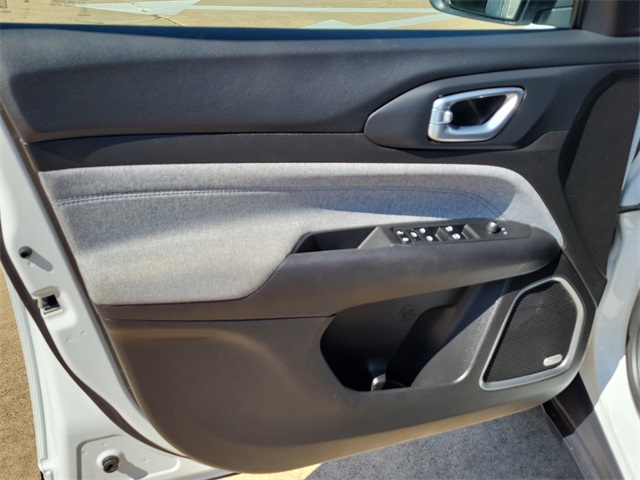 2025 Jeep Compass Latitude photo 18