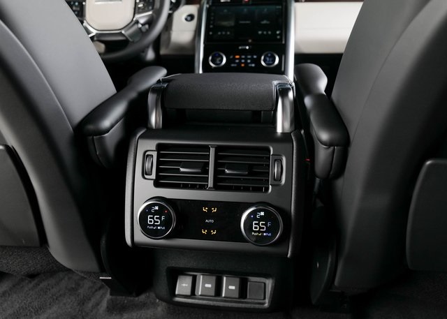 2024 Land Rover Discovery SE photo 7
