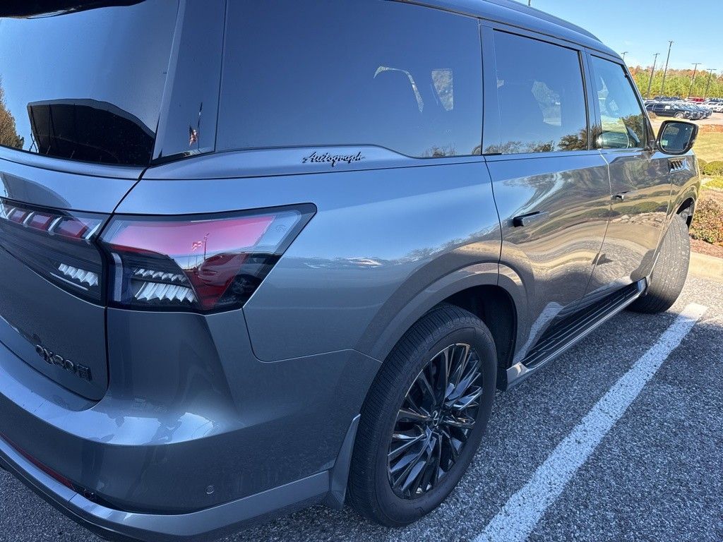 2025 Infiniti QX80 photo 3