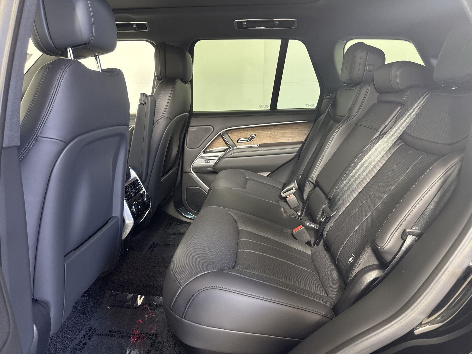 2025 Land Rover Range Rover SE photo 27