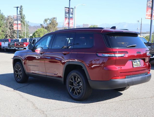 2024 Jeep Grand Cherokee Altitude photo 5