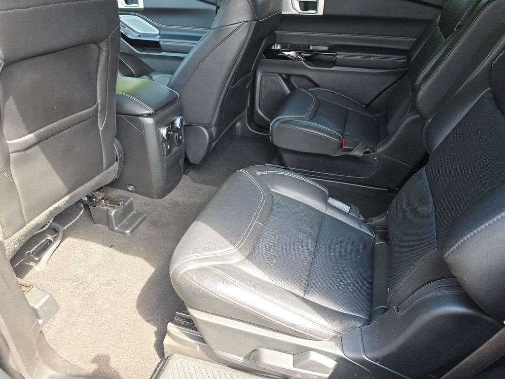 2023 Ford Explorer ST photo 17