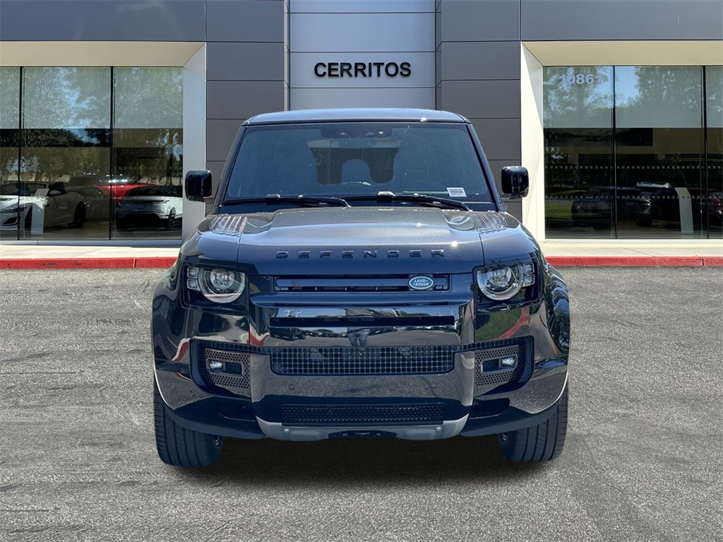2024 Land Rover Defender 110 V8 photo 2