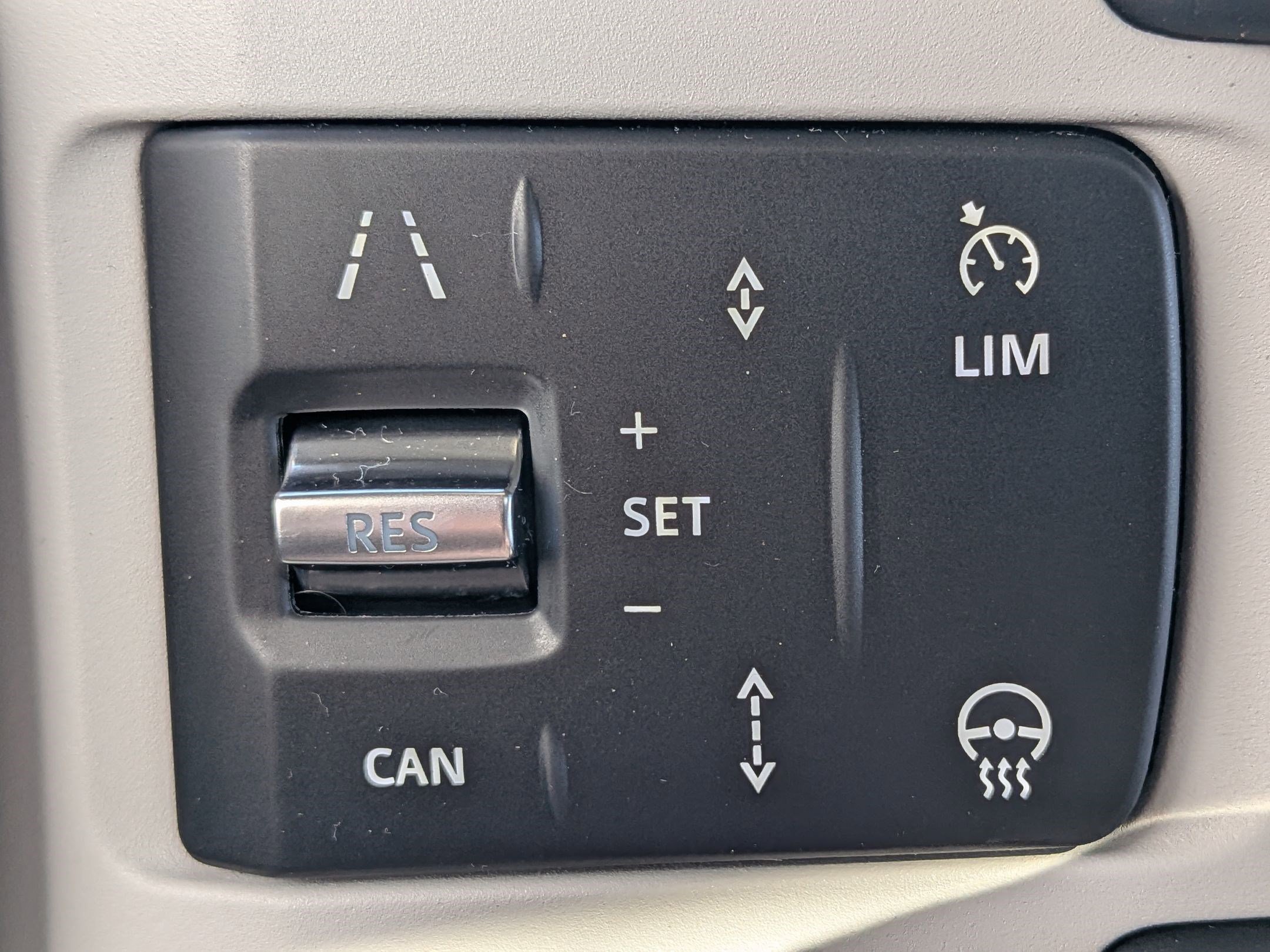 2025 Land Rover Defender 110 X-Dynamic SE photo 16