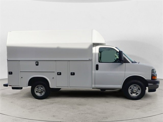 2024 Chevrolet Express Cutaway 3500 photo 4