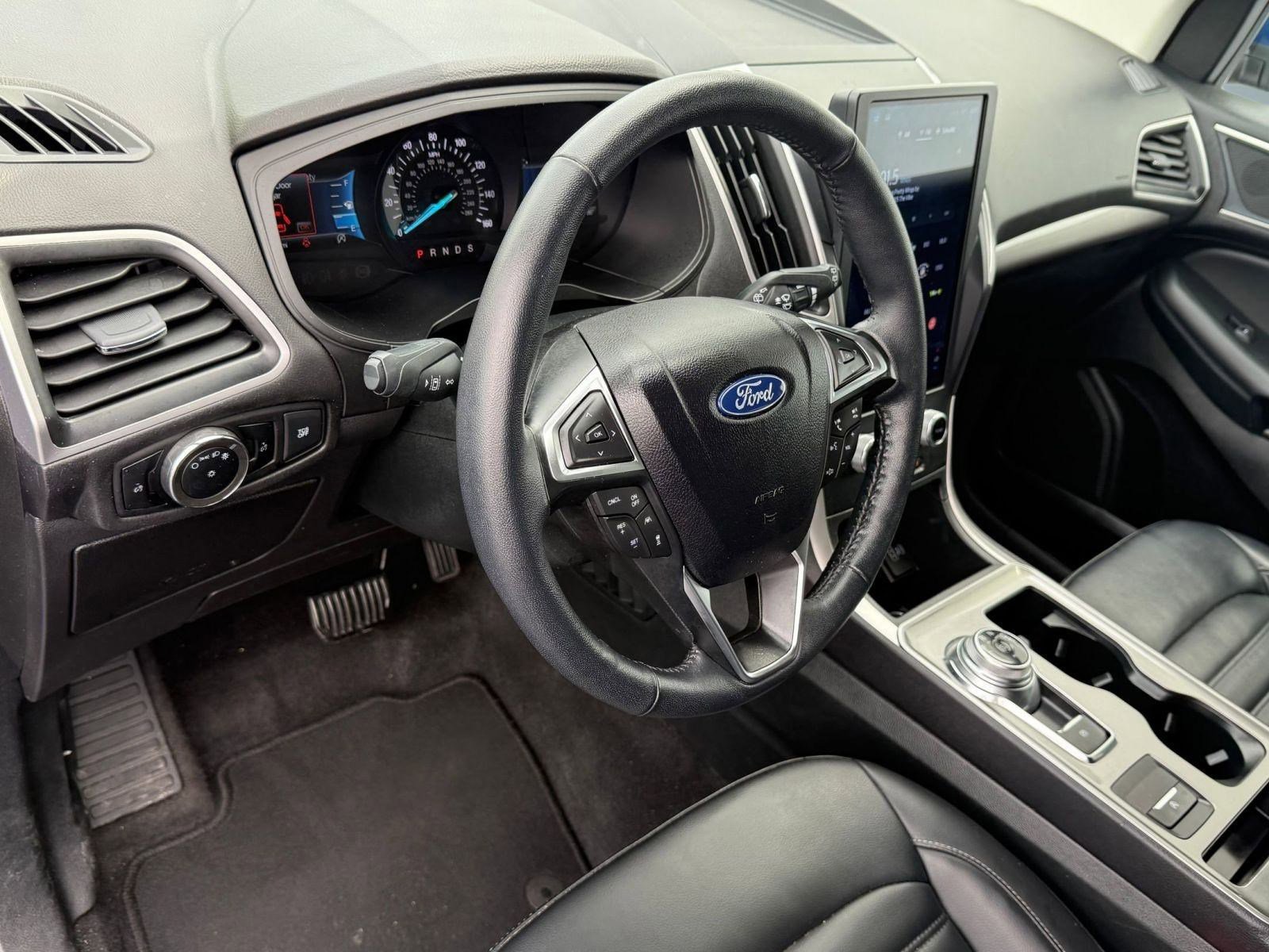 2024 Ford Edge SEL photo 3