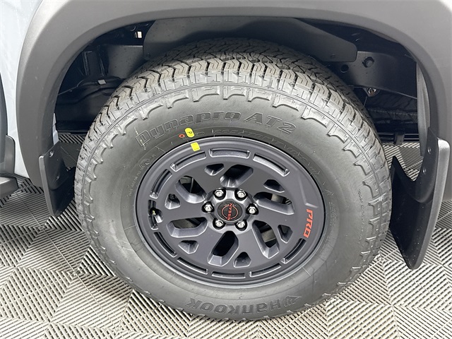 2025 Nissan Frontier PRO-X photo 4