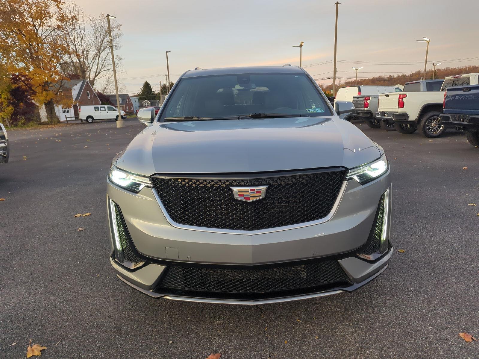 2023 Cadillac XT6 Sport photo 2