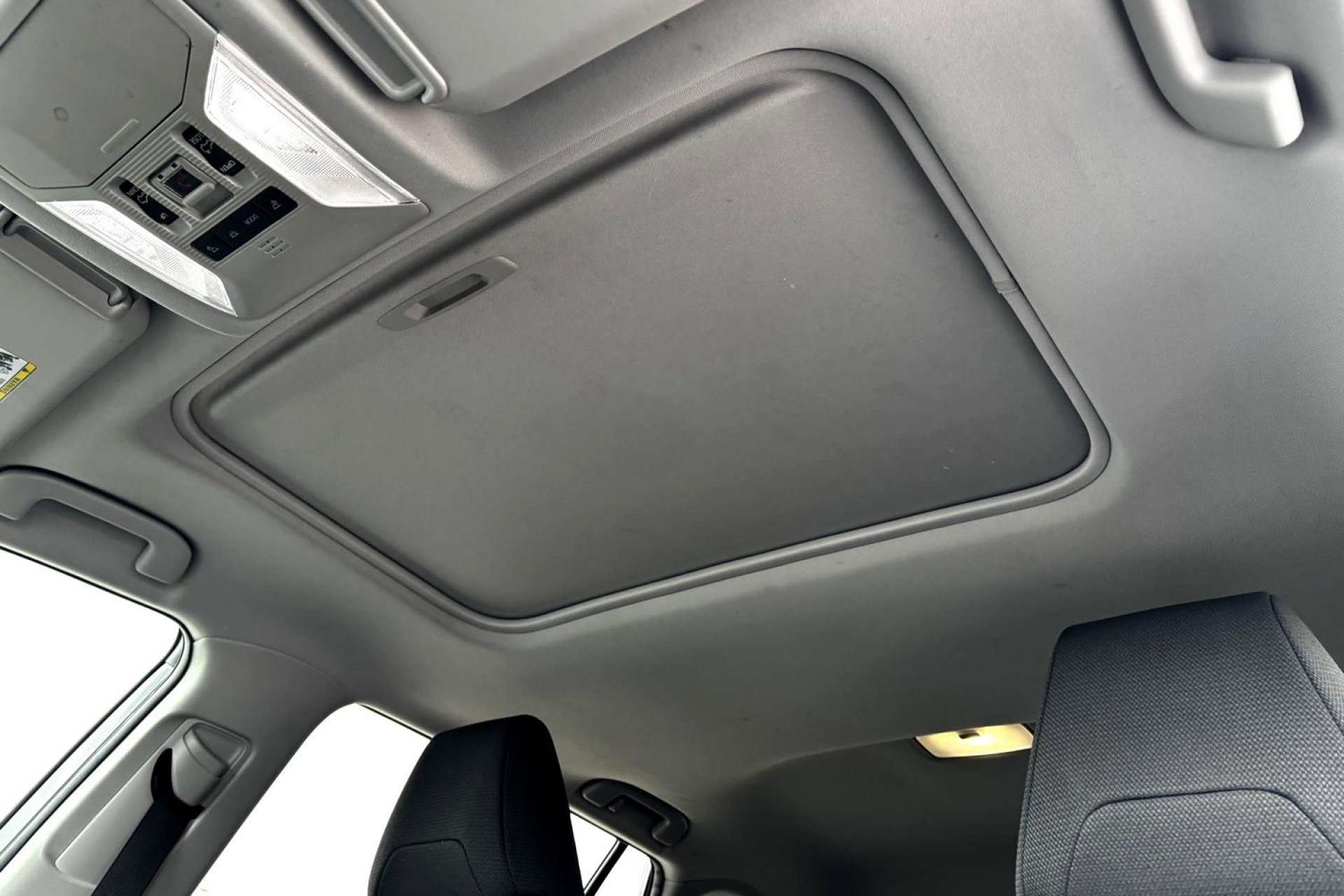 2022 Toyota RAV4 Hybrid XLE photo 10