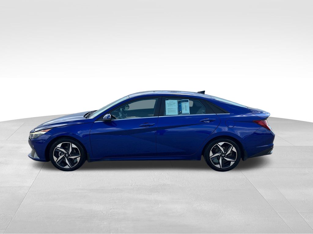 2022 Hyundai Elantra Limited photo 2