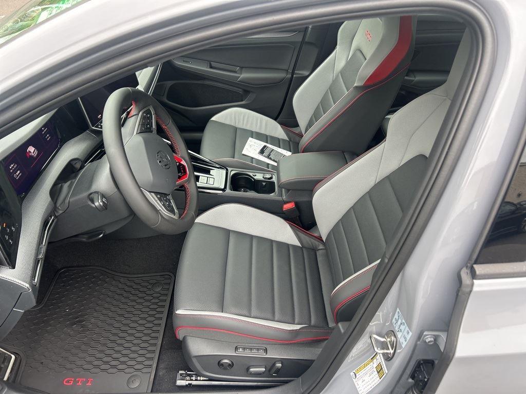 2025 Volkswagen Golf GTI SE photo 12