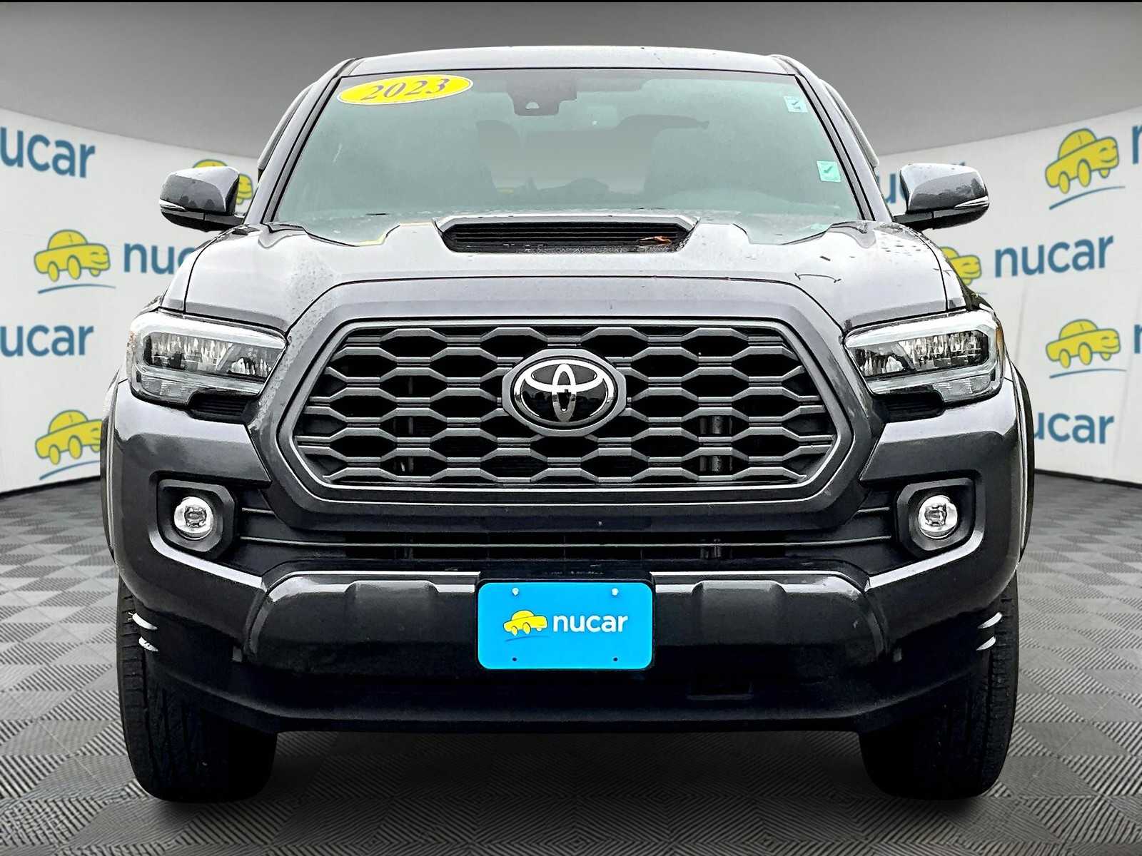 2023 Toyota Tacoma TRD Sport 4x4 photo 2