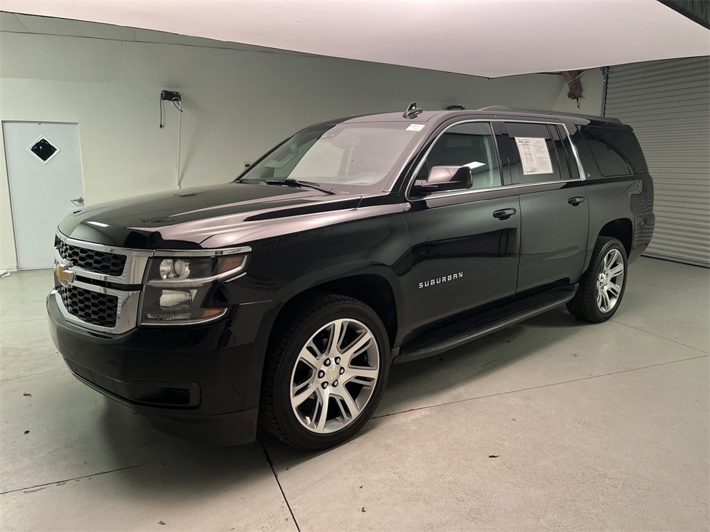 2019 Chevrolet Suburban LT photo 4