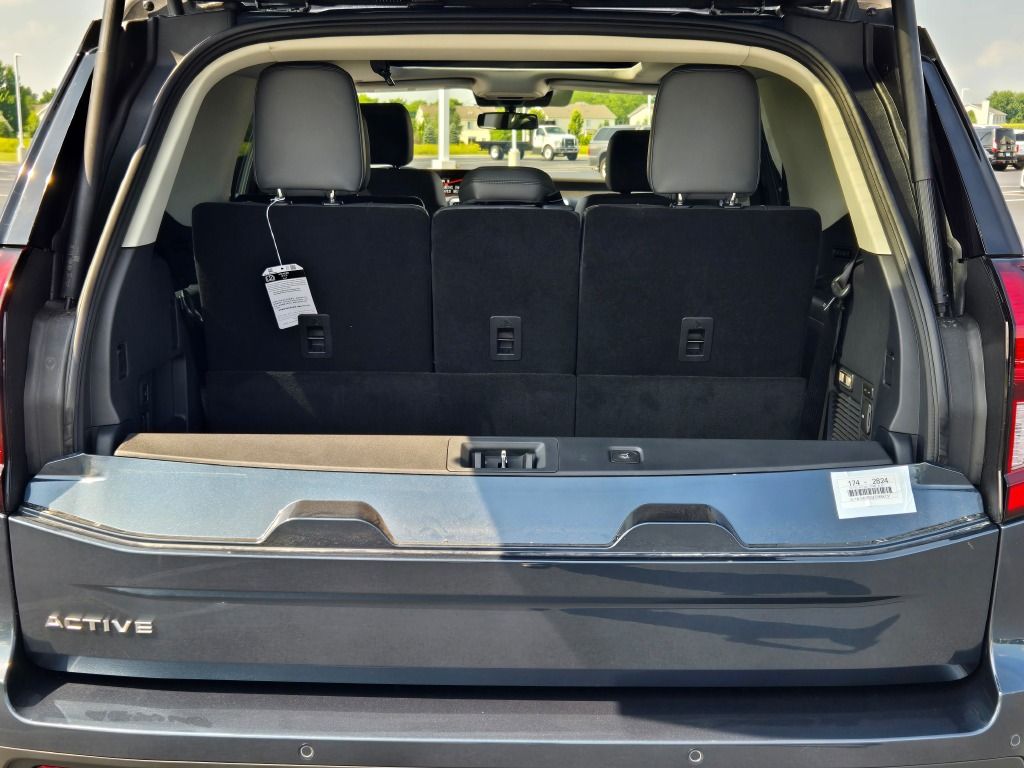 2025 Ford Expedition photo 13