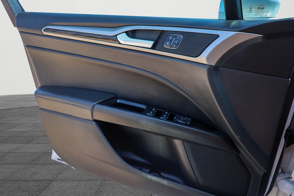 2015 Ford Fusion SE photo 16