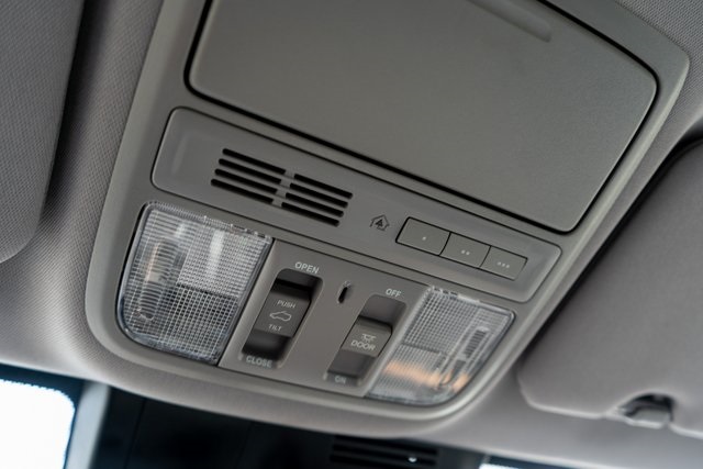 2022 Honda CR-V Touring photo 26