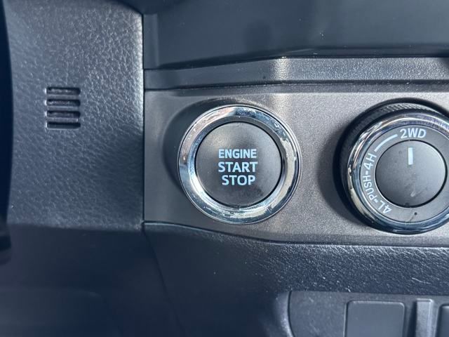 2023 Toyota Tacoma TRD Off-Road photo 18