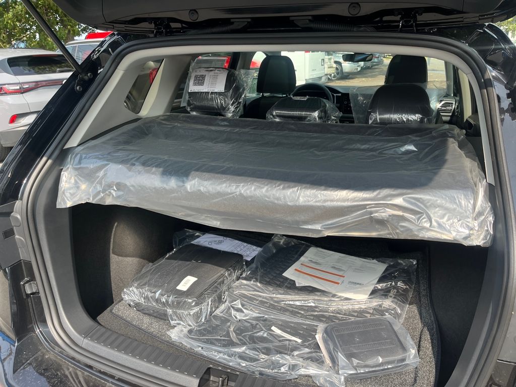 2025 Volkswagen Taos SE photo 19