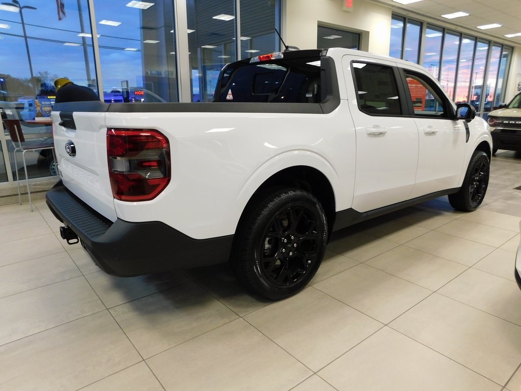 2025 Ford Maverick Lariat photo 2