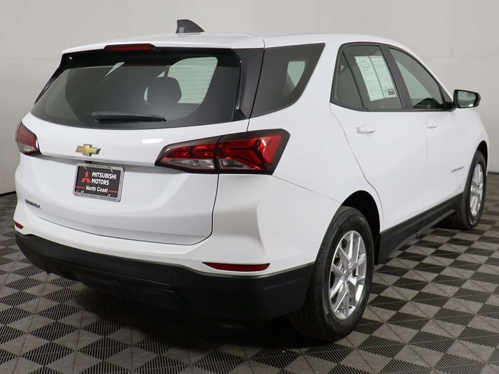 2023 Chevrolet Equinox LS photo 3