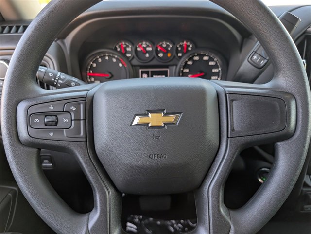 2025 Chevrolet Silverado 2500HD Custom photo 9