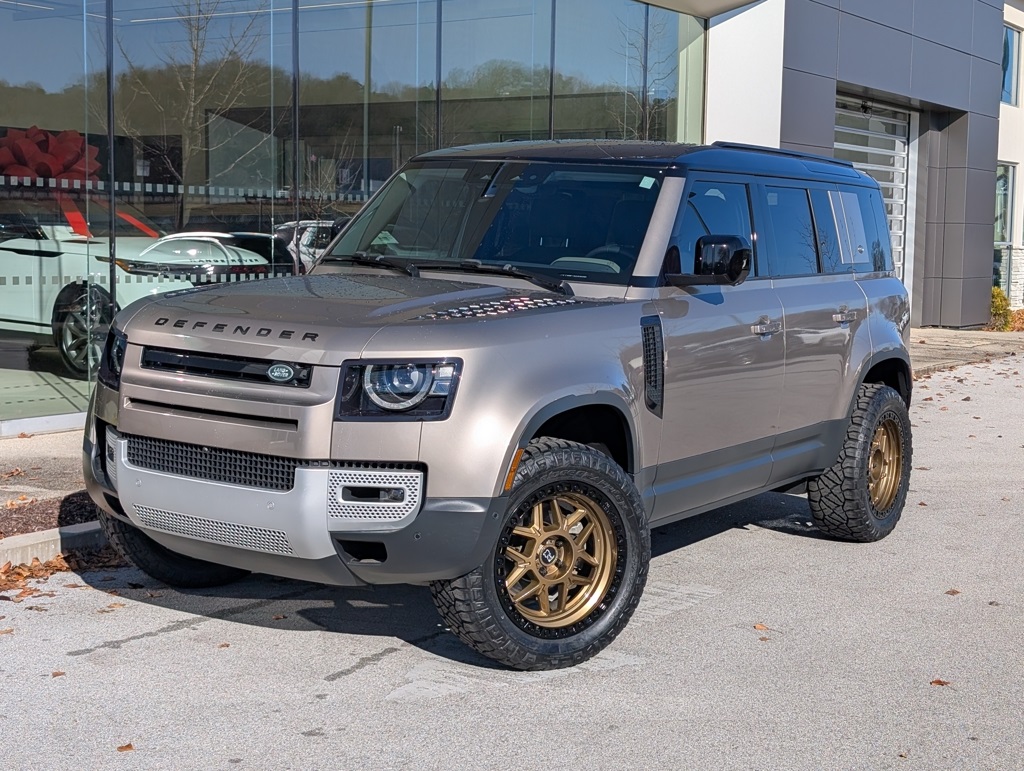 2023 Land Rover Defender S's photo