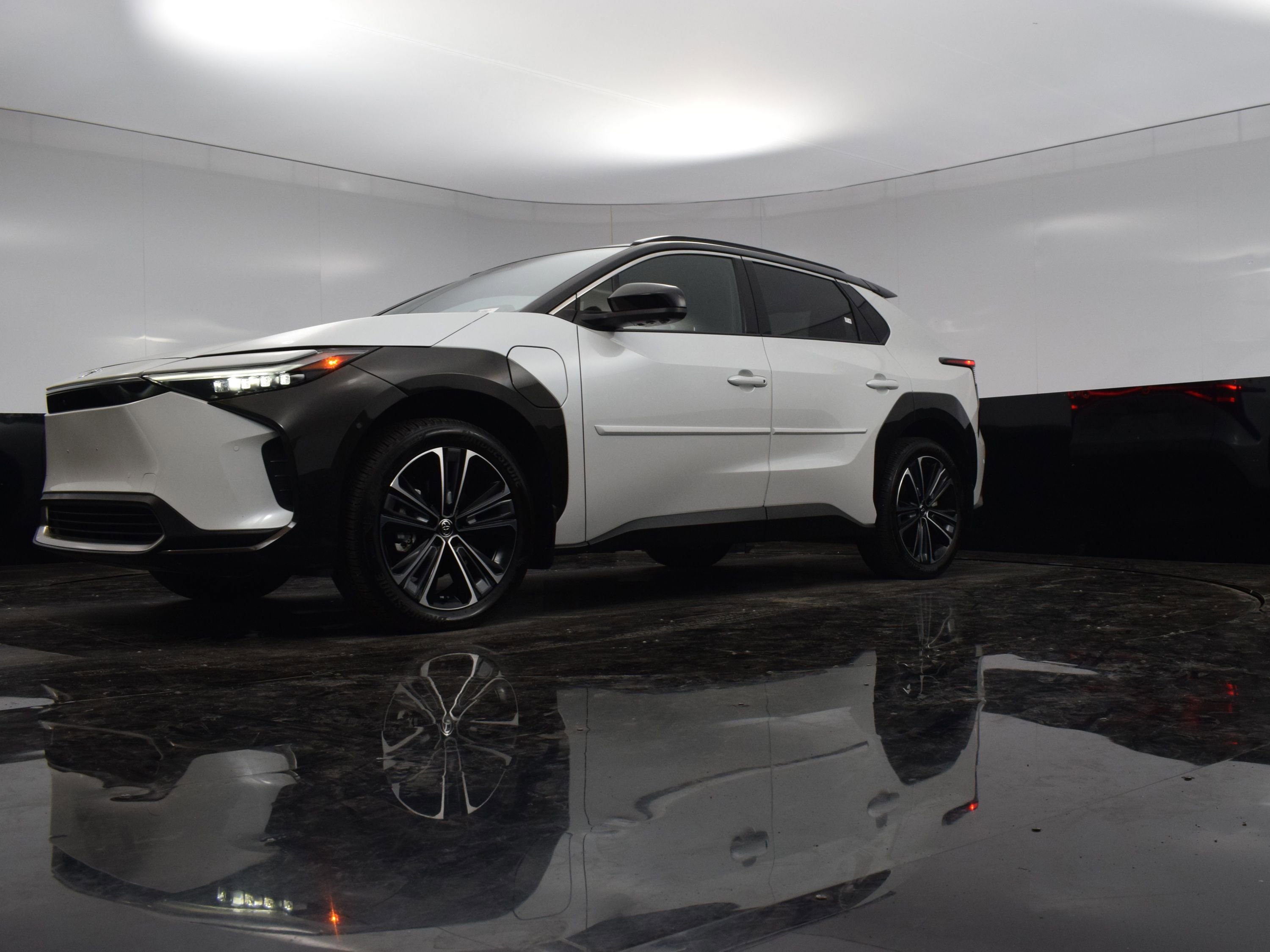 2024 Toyota bZ4X XLE photo 18