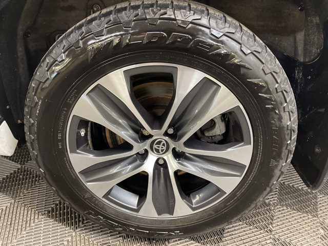 2022 Toyota Highlander XLE photo 13