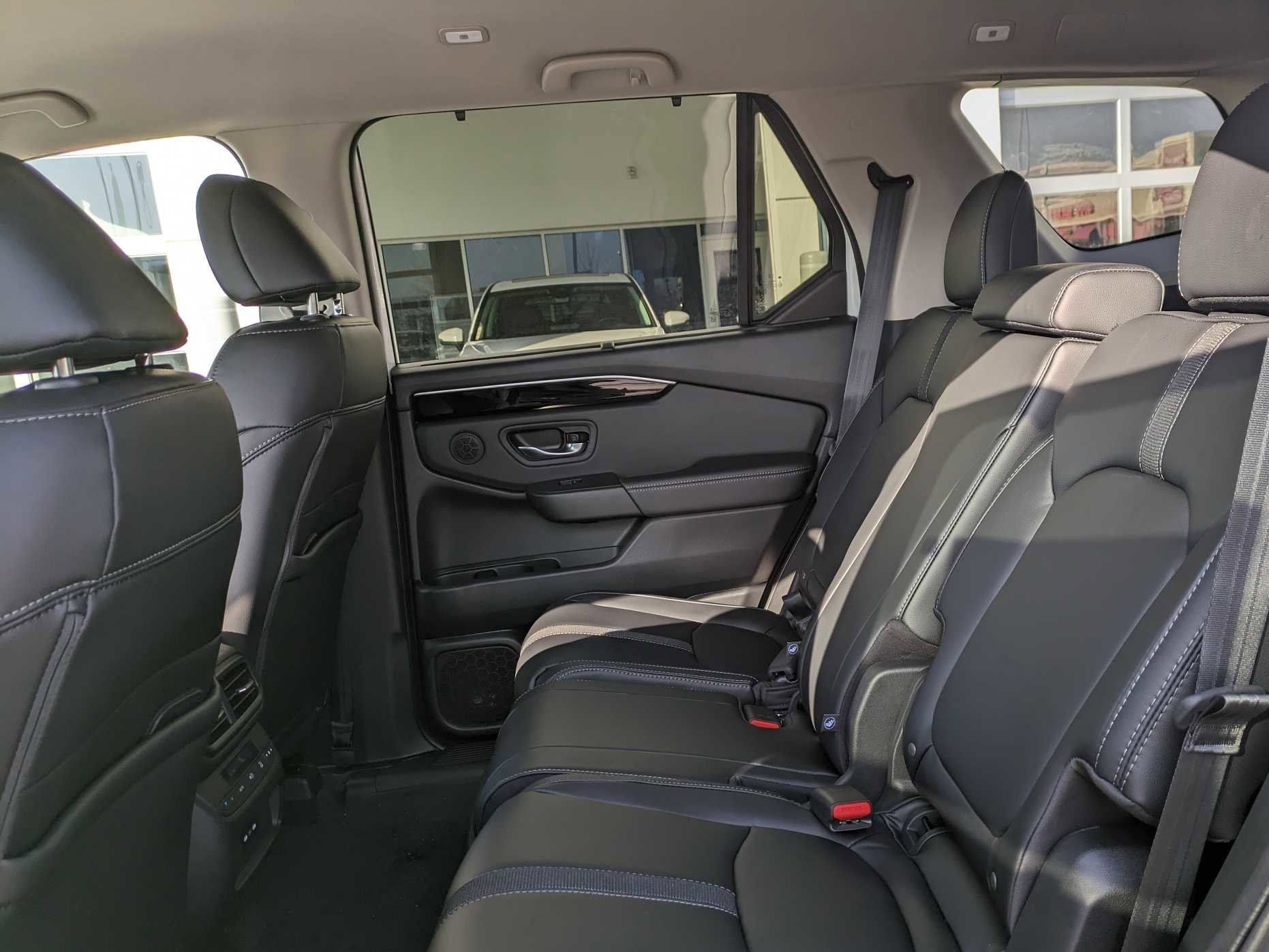 2025 Honda Pilot EX-L photo 14