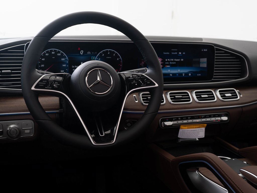 2026 Mercedes Benz GLS 450 4MATIC photo 4