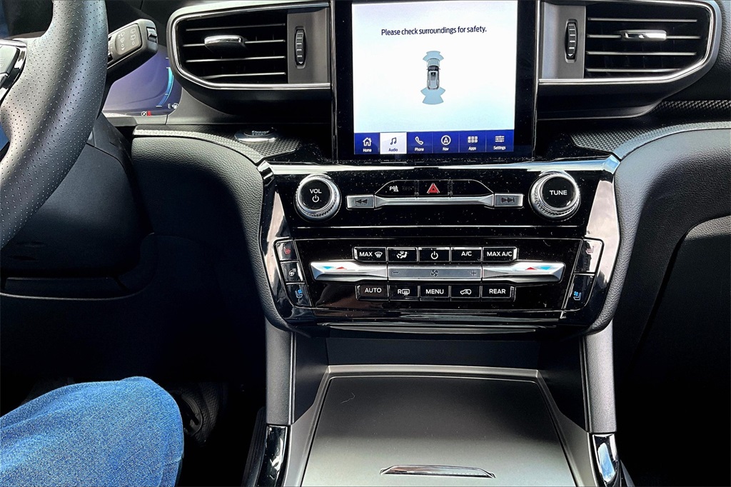 2023 Ford Explorer ST photo 25