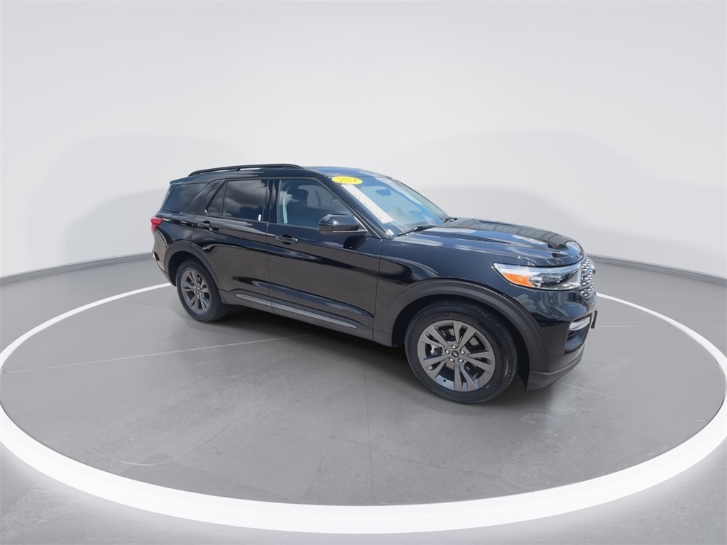 2024 Ford Explorer XLT photo 2